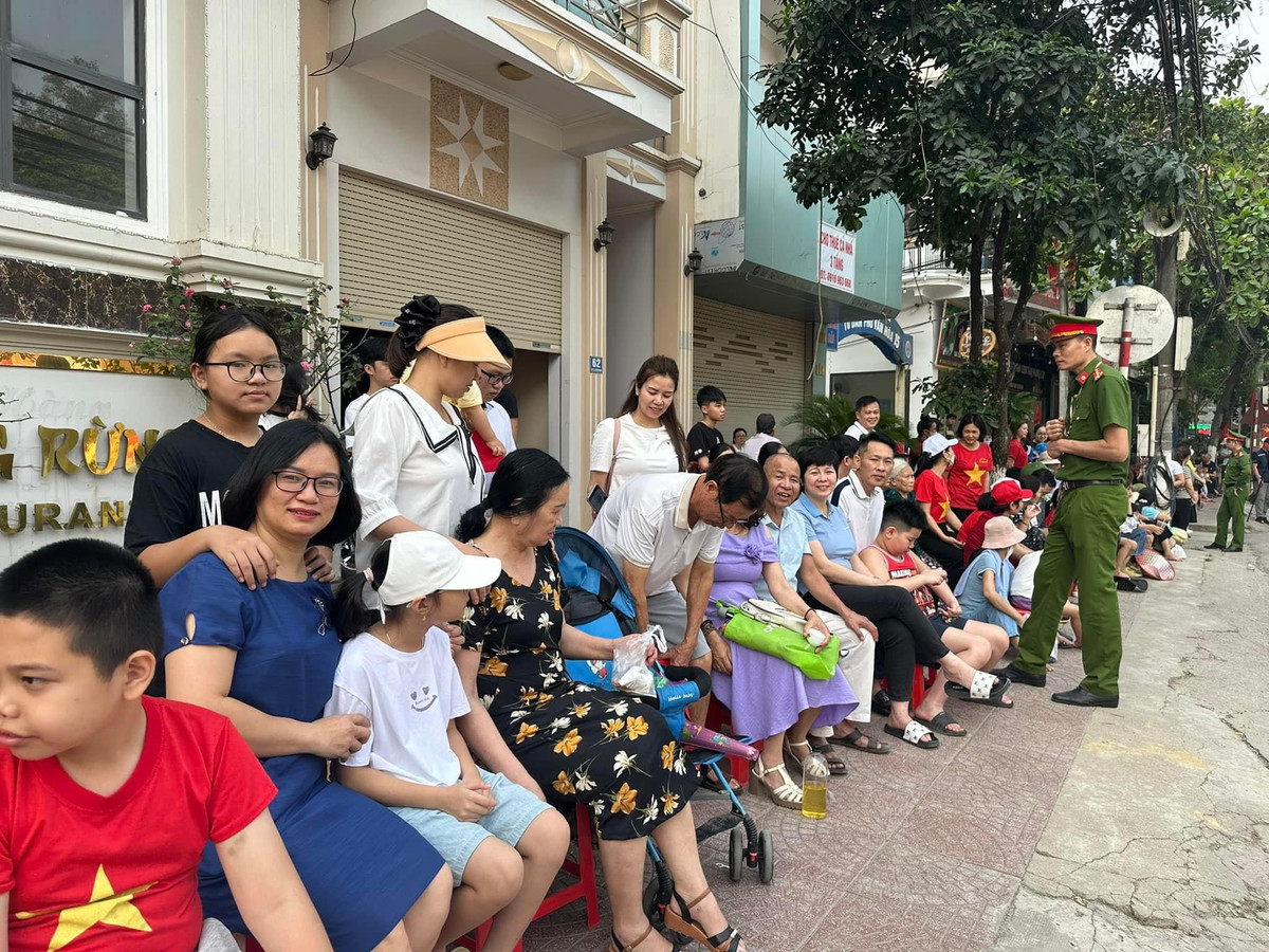 Lực lượng công an cũng làm việc "hết công suất".