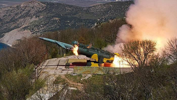 Tới năm 1982, tổ hợp Utes tiếp tục được hiện đại hóa thông qua tiếp việc nhận tên lửa 3M44 Progress thế hệ thứ ba. Tầm bay hiệu quả của tên lửa là 460 km, bao gồm một biến thể mang đầu đạn thông thường nặng 1 tấn và phiên bản lắp đầu đạn hạt nhân 350 kiloton.