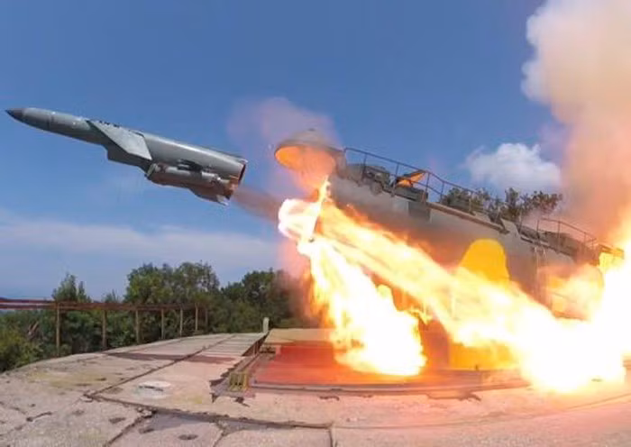 Dựa vào vận tốc Mach 1,4 và đầu đạn rất lớn, tên lửa Progress có thể đánh chìm khu trục hạm hạng nặng chỉ với duy nhất một phát bắn, nhưng nó cũng có nhược điểm là kích thước cồng kềnh, độ cao hành trình lớn, tính linh hoạt thấp, dẫn tới dễ bị phát hiện và bắn hạ.