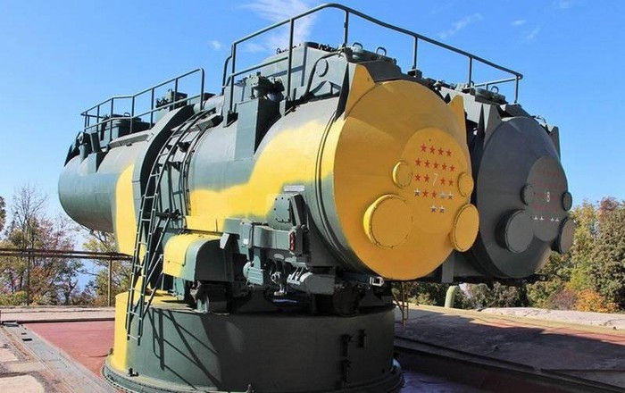 Các bộ phận quan trọng khác như radar điều khiển hỏa lực 4R45 Skala, thiết bị nạp đạn hay mọi thao tác bảo dưỡng kỹ thuật đều được thực hiện trong lòng đất, bảo đảm an toàn cho đội ngũ nhân viên kỹ thuật.