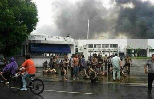 Nguyên nhân vụ cháy được cho là do lỗi bất cẩn khi xử lý vật liệu dễ cháy của công nhân. (Xem thêm tin tức thế giới)