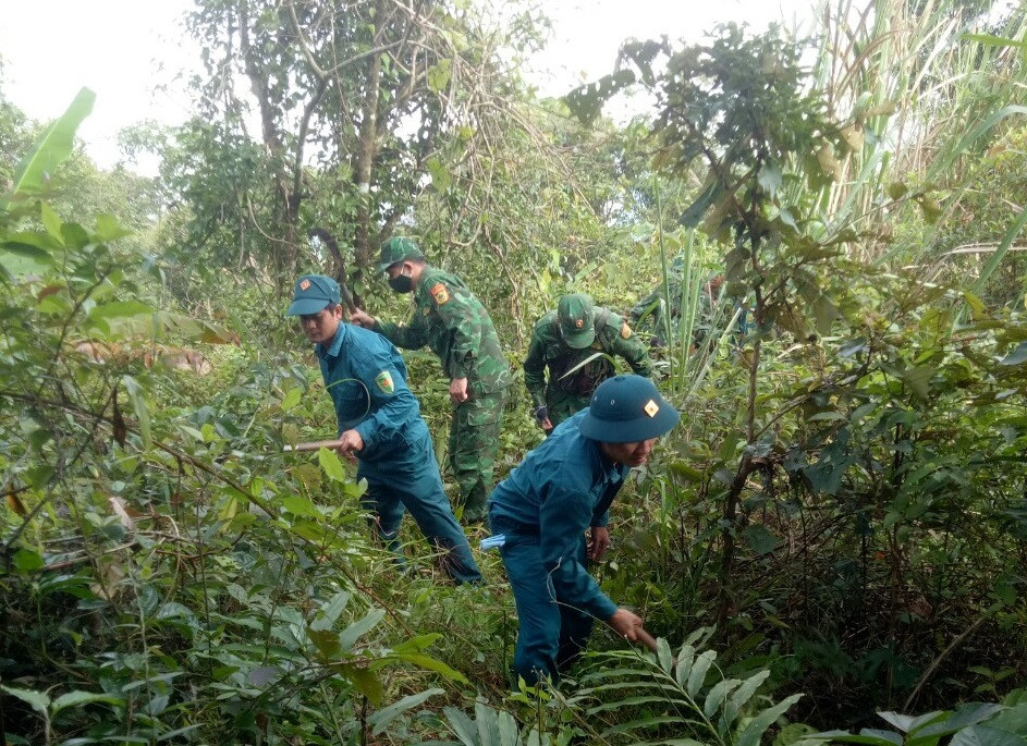 Thượng tá Nguyễn Xuân Linh - Chính trị viên Đồn Biên phòng Cửa khẩu quốc tế La Lay cho biết, toàn đơn vị hiện có 88 cán bộ, chiến sĩ. Những ngày Tết, đơn vị bố trí lực lượng túc trực tại 2 chốt (mỗi chốt 4 đồng chí) và 2 tổ tuần tra cơ động (1 tổ 6 đồng chí) để tuần tra, kiểm soát bảo vệ bình yên nơi biên giới.
