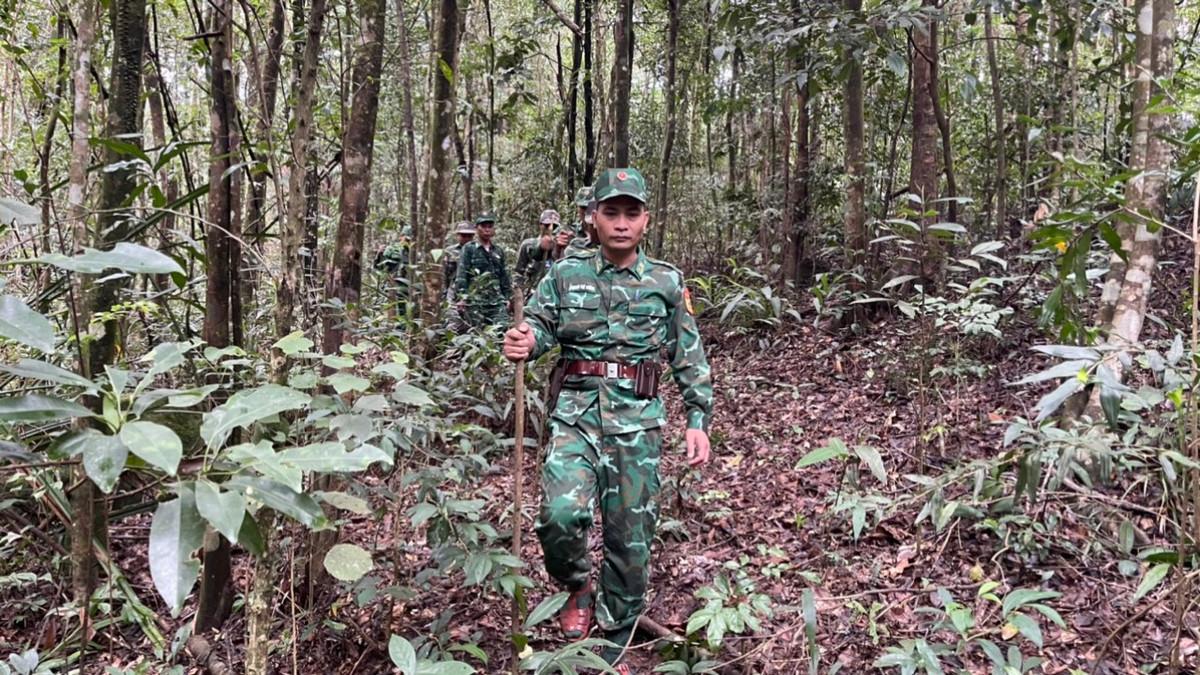 Những ngày này, khi mọi người dân trên đất nước Việt Nam đang quây quần đón Tết thì những người lính quân hàm xanh vẫn bám trụ, chắc tay súng giữ vững chủ quyền của Tổ quốc.