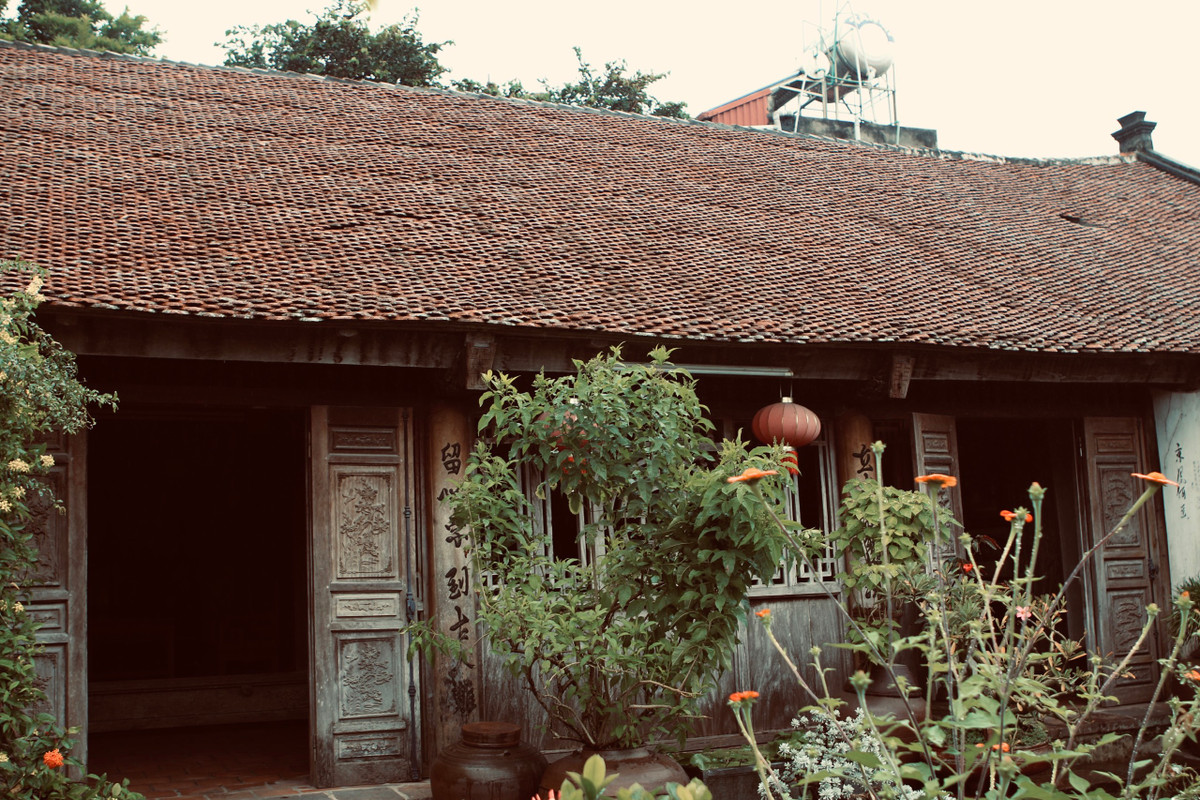 Trong số hàng chục di tích nổi tiếng ở Đường Lâm, có lẽ chùa Mía là di tích cổ nhất, đẹp nhất. Chùa được xây theo kiểu "nội công, ngoại quốc", phía sau có thêm hậu đường.