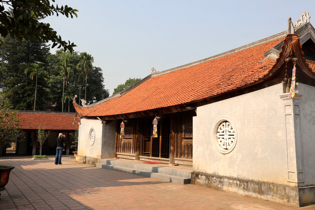 Bên cạnh giá trị lịch sử, kiến trúc, chùa Bút Tháp còn lưu giữ bốn nhóm bảo vật quốc gia gồm tượng Phật bà Quan âm nghìn mắt nghìn tay, ba pho tượng Tam Thế, tòa Cửu phẩm liên hoa, Hương án đều được tạo tác bằng chất liệu gỗ từ thế kỷ XVII.