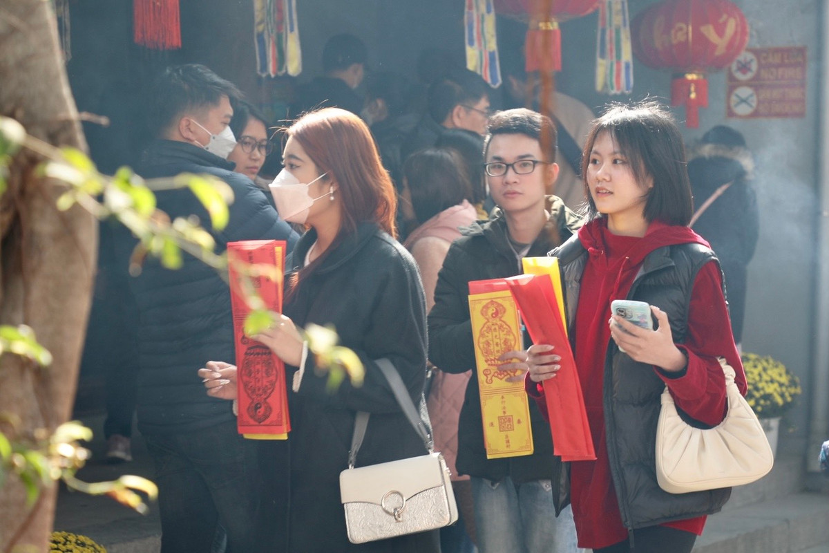 Nhiều người tin rằng nếu đến chùa Hà cầu duyên, người đang độc thân sẽ "khi đi lẻ bóng, khi về có đôi", còn những cặp đôi đang gặp trắc trở thì tình cảm sẽ trở nên suôn sẻ, hạnh phúc.