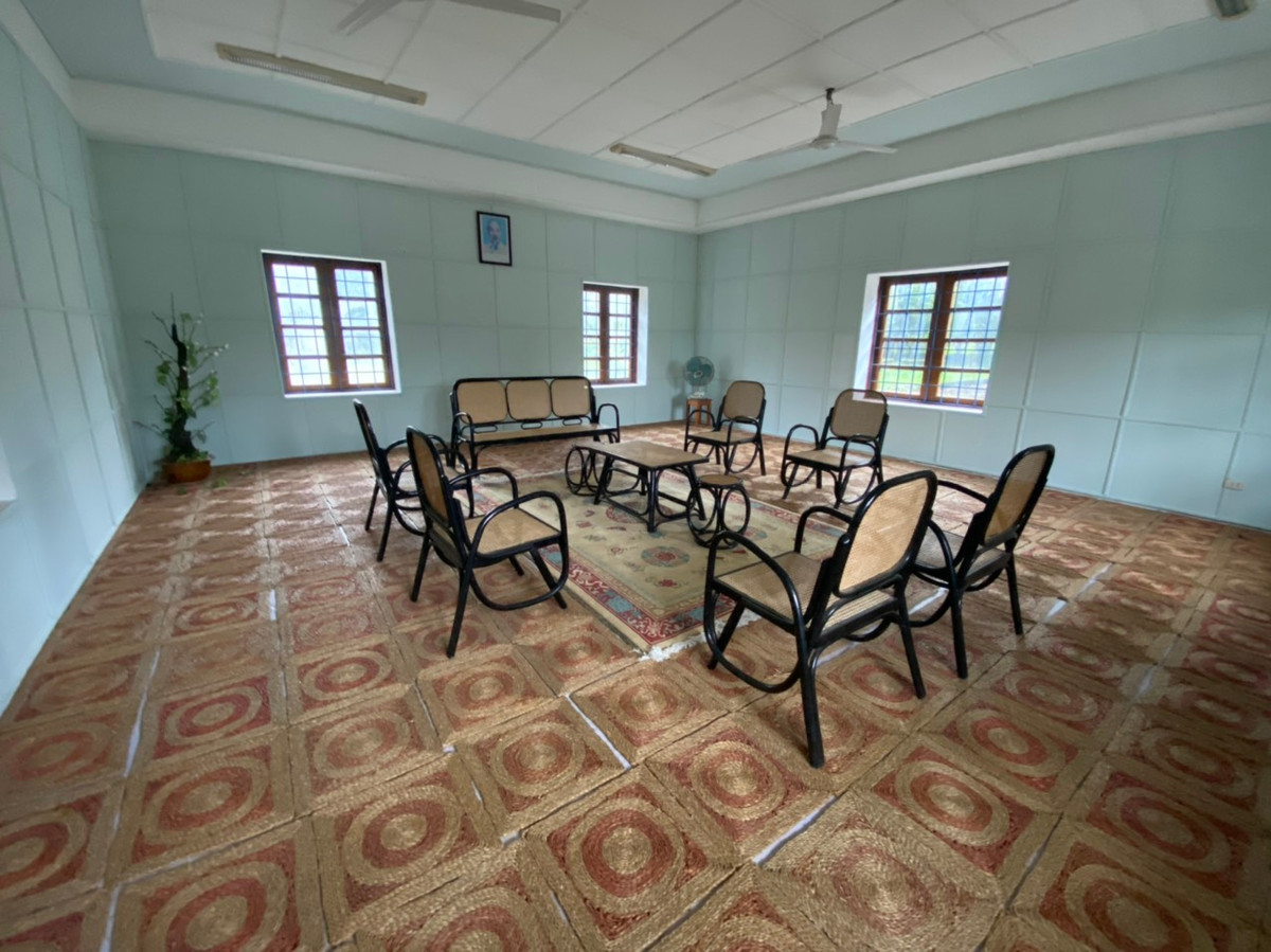 Căn phòng nơi làm việc và tiếp khách của Chủ tịch hội đồng cố vấn Nguyễn Hữu Thọ và bộ trưởng bộ ngoại giao Nguyễn Thị Bình thời bấy giờ.