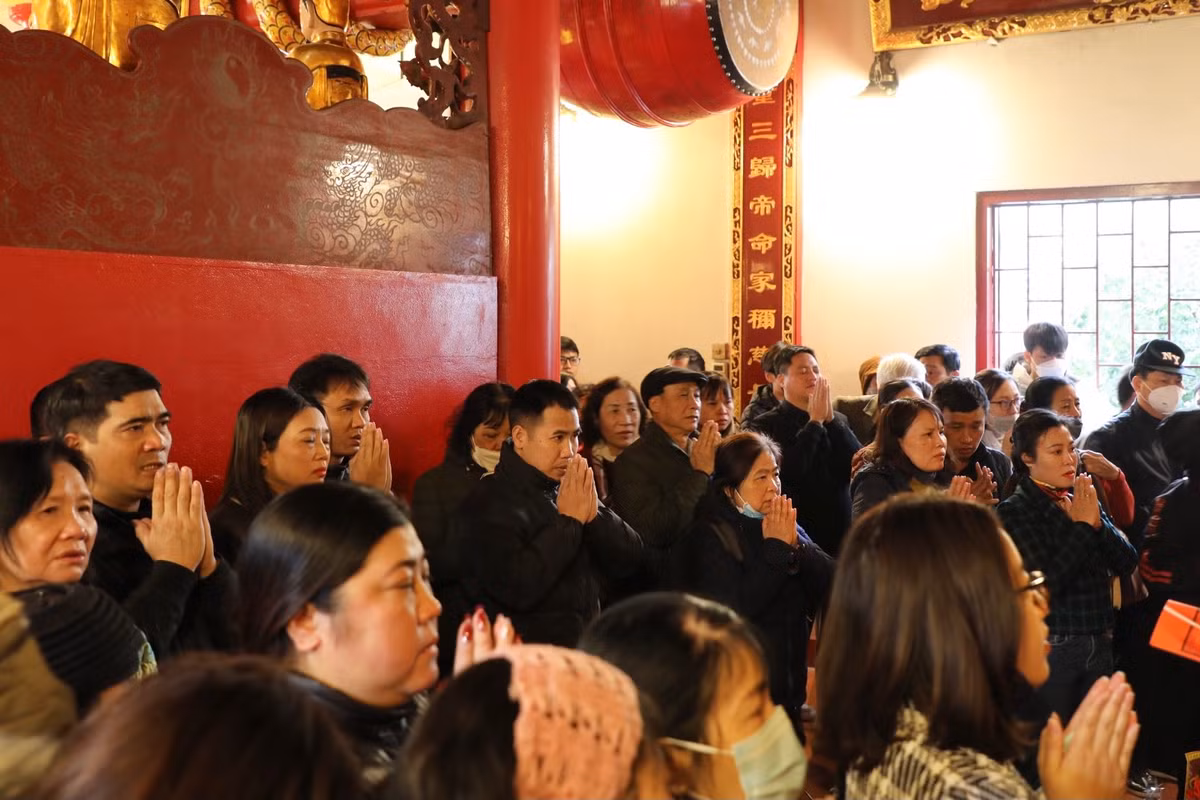 Phủ Tây Hồ là một trong những nơi linh thiêng trong hệ thống đình, đền, chùa, phủ ở Hà Nội. Phủ Tây Hồ thờ Bà chúa Liễu Hạnh, một nhân vật trong truyền thuyết, và là một trong bốn vị thánh bất tử trong tín ngưỡng của người Việt. Nơi đây luôn là địa điểm thu hút du khách thập phương tìm về cầu tài, cầu lộc.