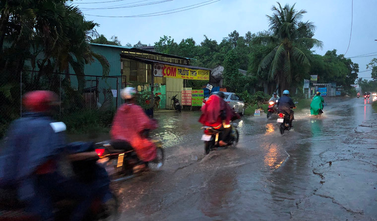 Theo dự báo của Đài khí tượng thủy văn khu vực Nam Bộ (thuộc Tổng cục Khí tượng thủy văn), chiều tối cùng ngày mây dông đang phát triển và gây mưa ở TP HCM và các tỉnh lân cận như Bình Dương, Long An, Đồng Nai...