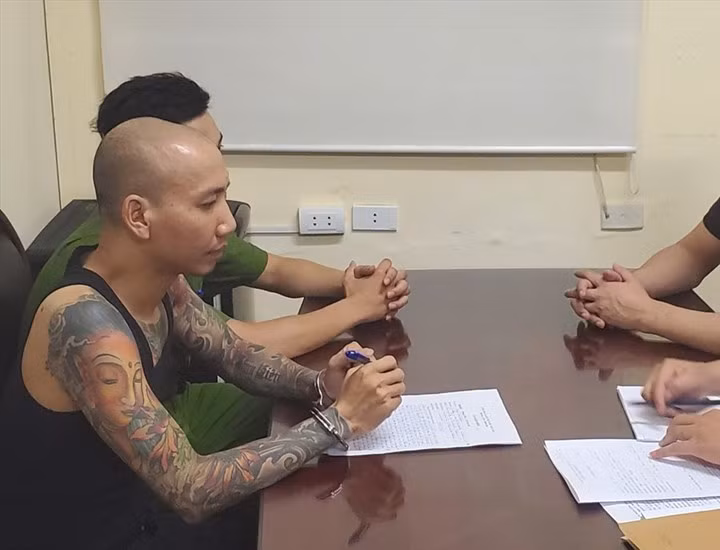 Nói về việc rút đơn tố giác, chị Trần Thị Đào (tức "hot girl" Đào Chile, 30 tuổi, trú cụm 9, xã Hồng Hà, huyện Đan Phượng) cho biết, do bố của Phú Lê đang lâm bệnh nặng, vì tình cảm, gia đình chị rút đơn để Phú Lê có thể phụng dưỡng bố. Bên cạnh đó, gia đình Phú Lê cũng đã bồi thường, khắc phục hậu quả cho các bị hại. 