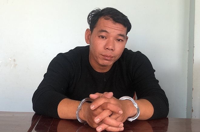  Bé gái 8 tuổi bị hiếp dâm trong phòng ngủ: Phạm Văn Đà (SN 1988, huyện Tam Nông, tỉnh Đồng Tháp) đã lẻn vào phòng ngủ của bé gái sinh năm 2012, có ý định cưỡng bức nạn nhân. Nghe tiếng động lạ trong phòng, mẹ của bé gái phát hiện sự việc nên đã trình báo cơ quan Công an. Hiện Đà đang bị Công an tỉnh Đồng Tháp tạm giữ để điều tra về hành vi hiếp dâm.