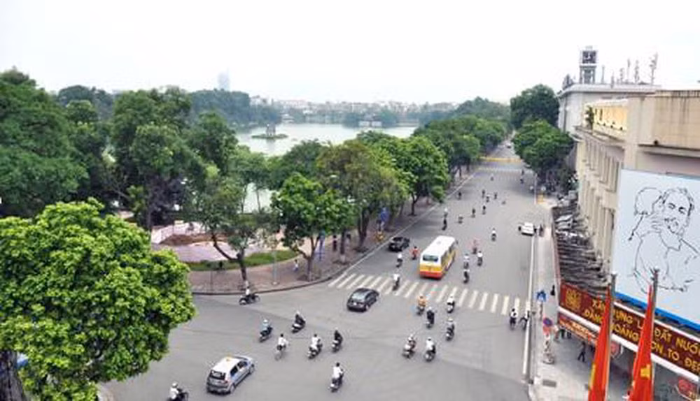 UBND quận Hoàn Kiếm thấy rằng nội dung đề xuất ý tưởng này chưa thật sự phù hợp và đã chỉ đạo đơn vị tư vấn loại bỏ nội dung này trong phương án thiết kế đầu tư.