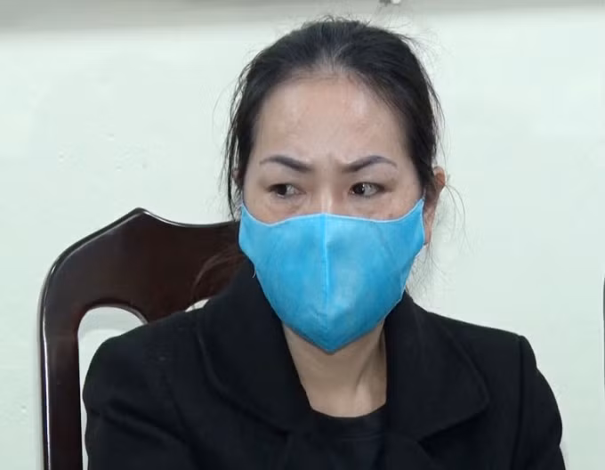  Bắt đối tượng bỏ trốn sau khi tham ô gần 3,7 tỷ đồng: Với vai trò là Trưởng ban kiểm soát tại Quỹ Tín dụng Nhân dân Cổ Lễ, Bùi Thị Khương (42 tuổi, trú tại thị trấn Cổ Lễ, huyện Trực Ninh, tỉnh Nam Định) đã có hành vi lợi dụng chức vụ, quyền hạn chỉ đạo và cùng nhân viên lập hồ sơ, chứng từ nộp khống tiền mặt để hợp thức hóa số tiền chiếm đoạt gần 3,7 tỷ đồng rồi bỏ trốn. Hôm nay, Công an tỉnh Lâm Đồng đã phối hợp cùng Công an tỉnh Nam Định đã bắt được đối tượng này. 