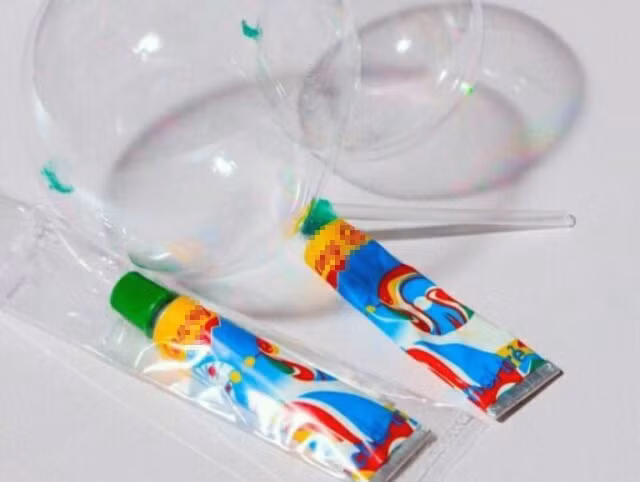  24 học sinh ngộ độc do thổi kẹo bong bóng: Ngày 10/12, tại Trường Trung học cơ sở Đông Thanh (xã Đông Thanh, huyện Lâm Hà, tỉnh Lâm Đồng) 24 học sinh đã mua bộ đồ chơi thổi bong bóng dạng tuýp keo (có ống hút nhỏ để thổi), sau đó tất cả có biểu hiện ngộ độc như buồn nôn, đau đầu, chóng mặt phải nhập viện theo dõi sức khỏe. Đến ngày 17/12, sức khỏe của số học sinh này đã bình thường trở lại. 