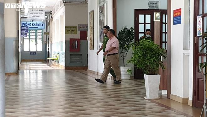 Dinh chi cong tac Giam doc va Pho Giam doc Benh vien Mat TP.HCM