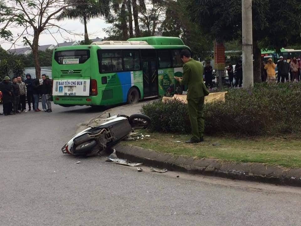 Theo thông tin ban đầu, vụ xe máy va chạm với xe buýt xảy ra vào khoảng 9h15 sáng cùng ngày tại đường KDT Đặng Xá, Gia Lâm, Hà Nội khiến một nam thanh niên tử vong tại chỗ. 