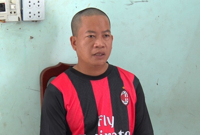  Khai trừ Đảng, buộc thôi việc thầy giáo giao cấu với nữ sinh lớp 9: Ngày 10/12, Phòng Giáo dục &amp; Đào tạo huyện Vĩnh Thuận, tỉnh Kiên Giang đã có báo cáo gửi Sở GD&amp;ĐT tỉnh Kiên Giang, Huyện ủy và UBND huyện Vĩnh Thuận về kết quả xử lý đối với ông Nguyễn Thanh Quân (42 tuổi, nguyên giáo viên Trường THCS Vĩnh Phong 2). Theo đó, ông Quân bị Khai trừ Đảng, buộc thôi việc do có hành vi giao cấu với nữ sinh lớp 9.