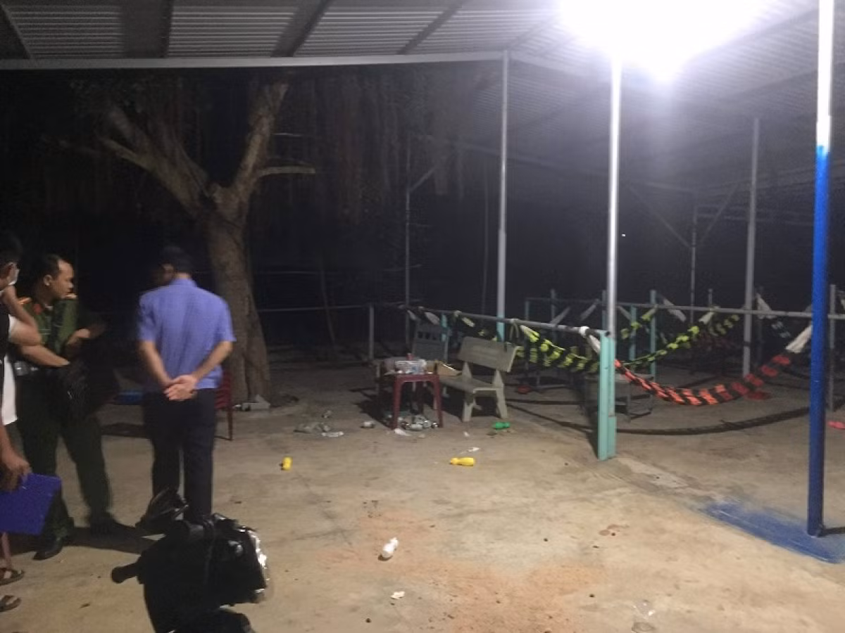  Mâu thuẫn trong lúc ăn nhậu, em rể đâm chết anh vợ: Tối muộn 13/12, Nguyễn Phi Long (SN 1993, trú tại xã Tân Tiến, thị xã La Gi, tỉnh Bình Thuận) xảy ra mâu thuẫn với anh rể là Nguyễn Minh Hiệp (trú cùng địa phương). Bị Hiệp đánh, Long chụp con dao đâm anh Hiệp nhiều nhát, khiến nạn nhân tử vong. Ngay trong đêm 13/12, Công an đã bắt giữ nghi phạm Nguyễn Phi Long để phục vụ điều tra.