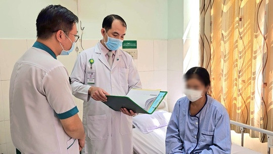 U quai khien nguoi phu nu di tieu ra toc nguy hiem sao?