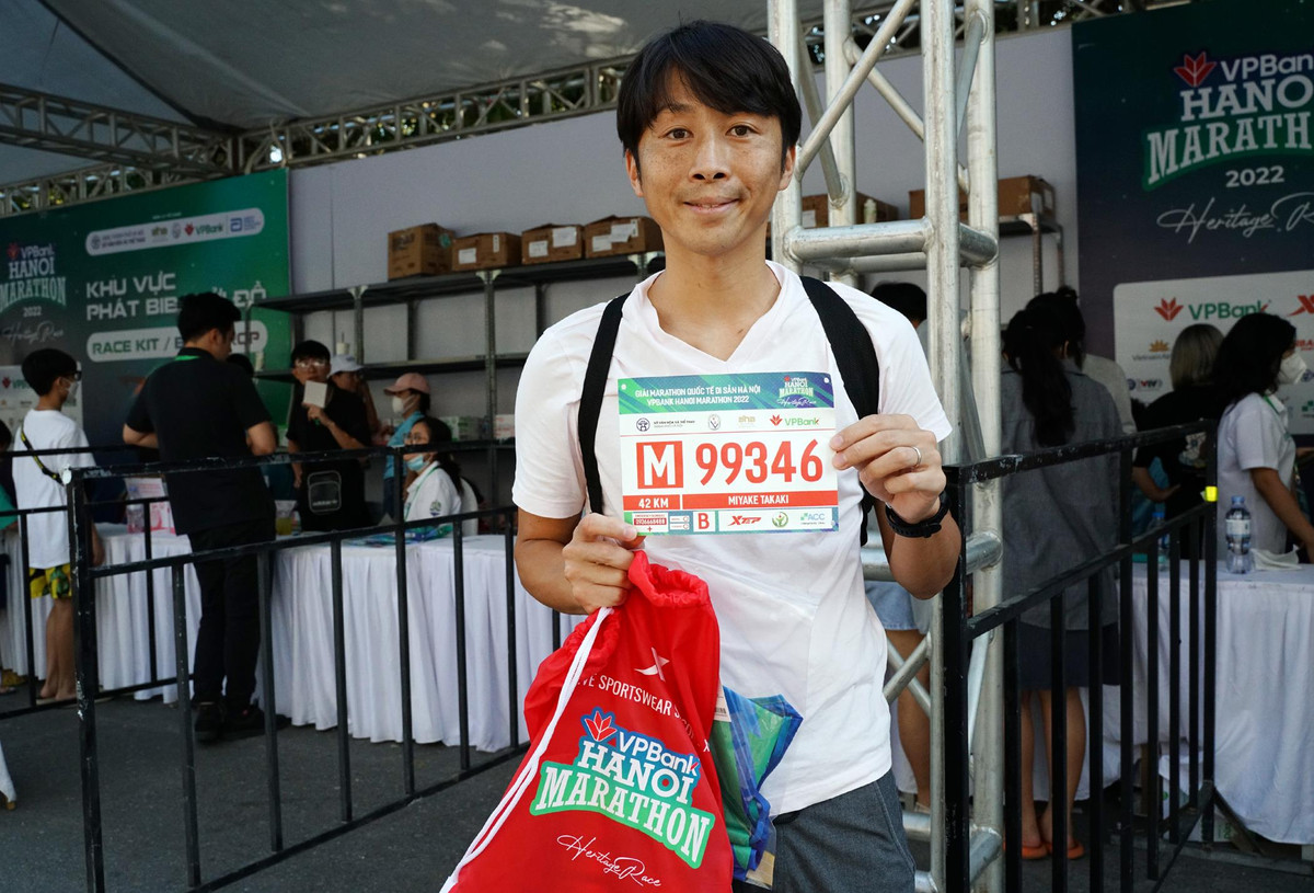 Soi dong giai chay Marathon quoc te chinh thuc cua Ha Noi truoc gio tranh giai