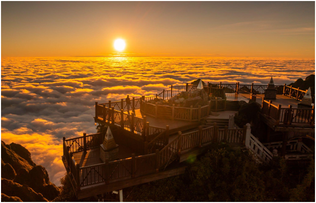 Choang ngop truoc khoanh khac ky ao tren dinh Fansipan mua dong-Hinh-4