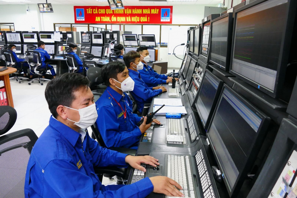 Petrovietnam tham gia vao viec binh on thi truong xang dau the nao?