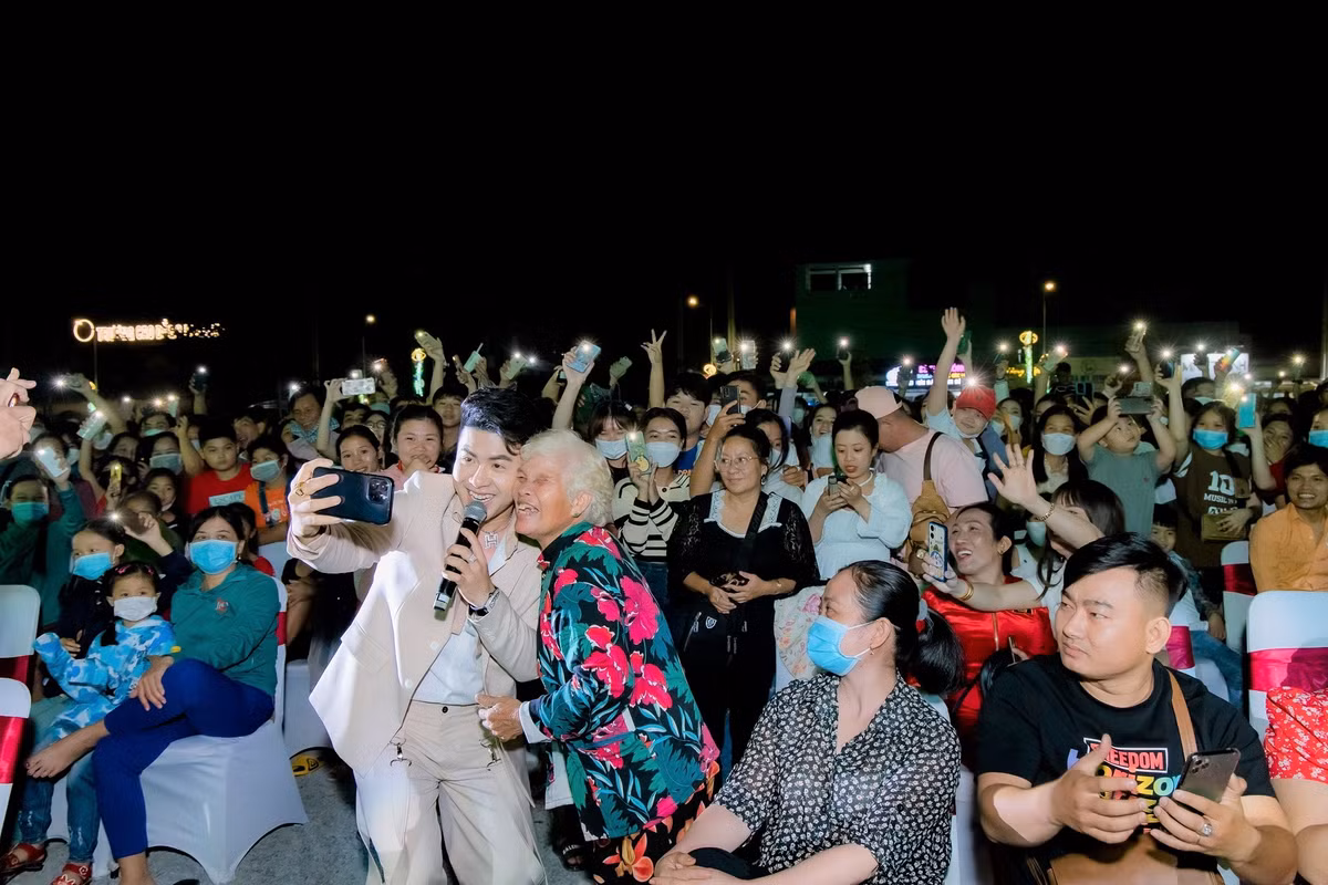 Cuong nhiet trong dai nhac hoi Giang sinh tren tuyen pho Imperia Grand Plaza Duc Hoa-Hinh-6