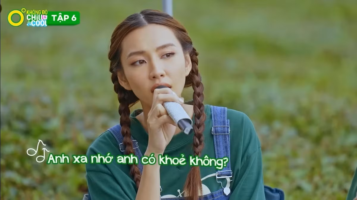 Hoa hau Thuy Tien cuc chill khi hat Gui anh xa nho trong ngay sinh nhat Quang Linh Vlog tai show nhac Khong Do-Hinh-2