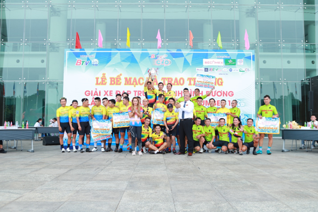 Hang tram tay dua gop mat tai chang cuoi cua mua giai xe dap Truyen hinh Binh Duong lan thu IX nam 2022 Cup Number 1-Hinh-3