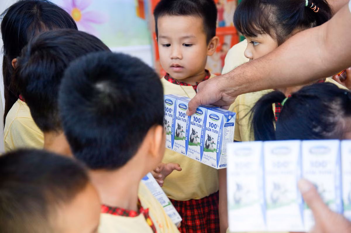Vinamilk chung tay chia se kho khan voi dong bao Mien Trung-Hinh-2