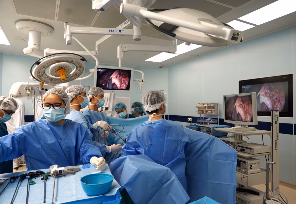 Vinmec cap nhat phuong phap moi trong phau thuat noi soi tieu hoa tranh bien chung-Hinh-3