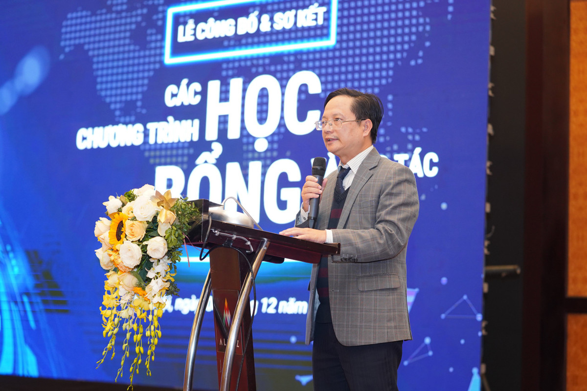 VINIF tài trợ 62 tỷ đồng học bổng thạc sĩ, tiến sĩ và sau tiến sĩ năm 2022 VINIF tai tro 62 ty dong hoc bong thac si, tien si va sau tien si nam 2022