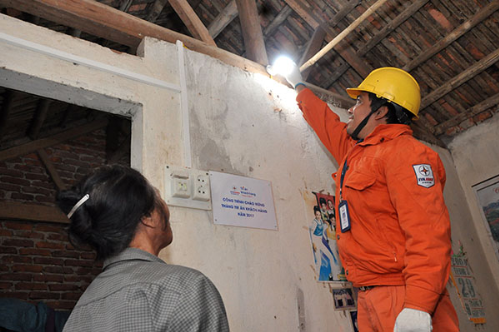 EVNHANOI triển khai thực hiện chương trình “TRI ÂN KHÁCH HÀNG NĂM 2022” - Hình 2 EVNHANOI trien khai thuc hien chuong trinh “TRI AN KHACH HANG NAM 2022”-Hinh-2