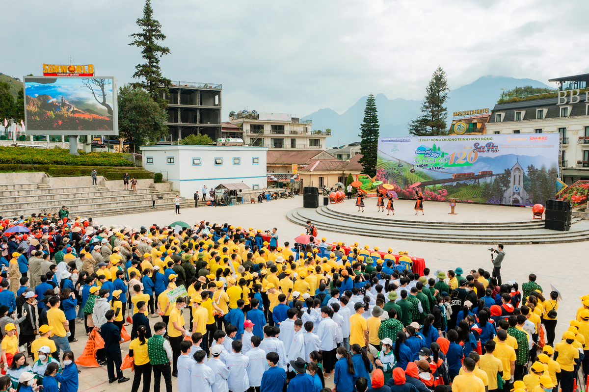 Sa Pa ra quan don dep va trong hang nghin cay xanh