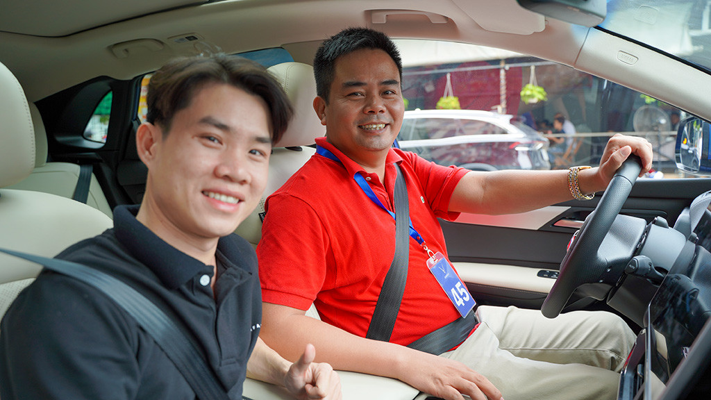 Gia pin con 176 trieu, VinFast VF 8 hut khach lai thu tai TP. Ho Chi Minh-Hinh-2