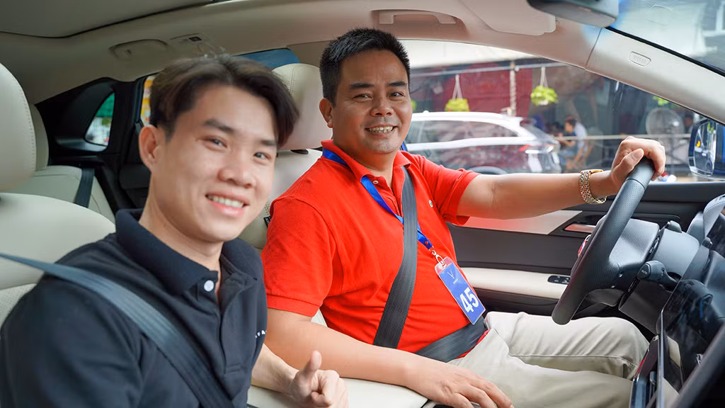 Gia pin con 176 trieu, VinFast VF 8 hut khach lai thu tai TP. Ho Chi Minh-Hinh-2