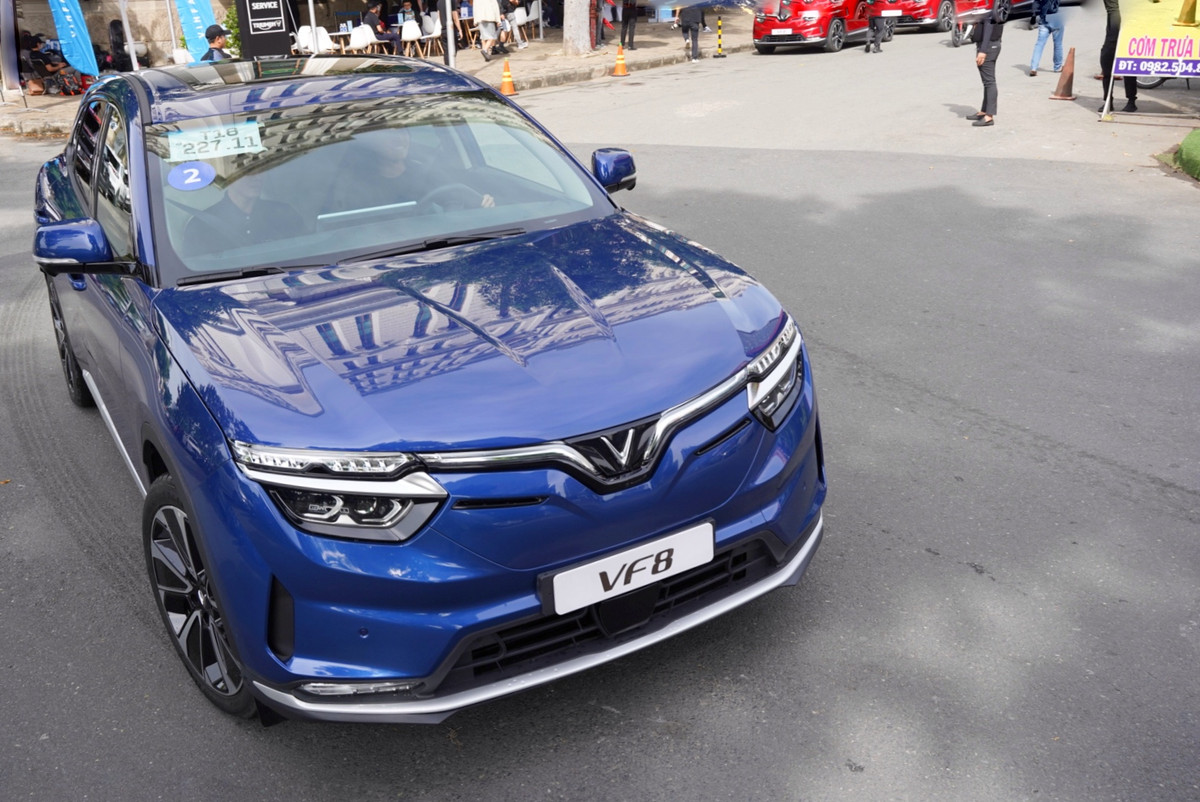 Gia pin con 176 trieu, VinFast VF 8 hut khach lai thu tai TP. Ho Chi Minh-Hinh-4