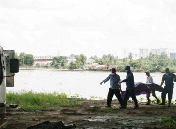 Đến trưa cùng ngày, Công an xác định được danh tính nạn nhân là chị Nguyễn Thị Thúy Ngân, SN 1990, ngụ ấp Tân Hưng, xã Khánh Thạnh Tân, huyện Mỏ Cày Bắc, tỉnh Bến Tre. Qua rà soát các mối quan hệ, được biết nạn nhân không sống cùng gia đình đã lâu. Thỉnh thoảng nạn nhân mới ghé về thăm gia đình. Một chủ nhà trọ ở phường 6, TP Bến Tre cho biết, Ngân đã trọ ở đây và đã chuyển đi nơi khác sinh sống trước đó vài tháng. (Ảnh minh họa, nguồn internet) 