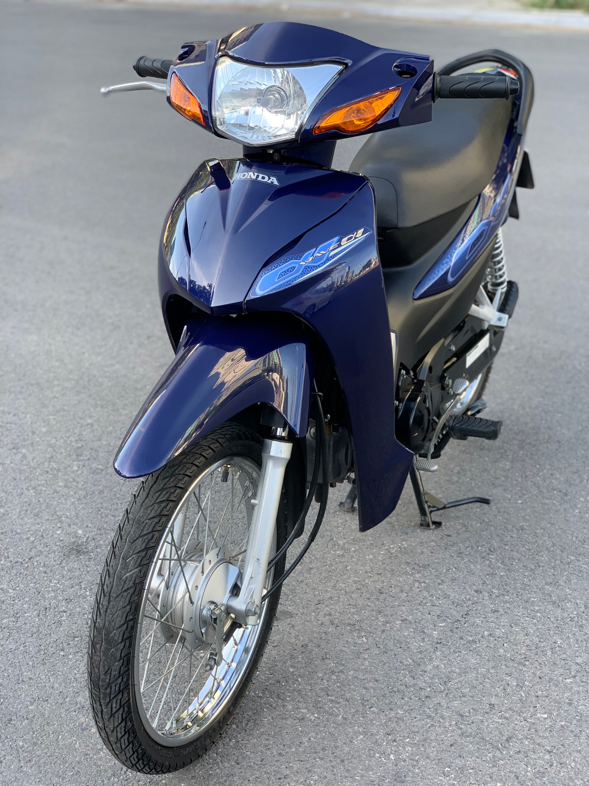 Qua việc dò hỏi dồn dập, Công an nắm được thông tin Nhân có chở đồ đạc gửi về nhà ngoại ở xã Mỹ Thạnh, huyện Giồng Trôm. Trong hai đêm 3, 4/6/2009 đối tượng đến ngủ ở đây đồng thời mượn xe máy của cậu út đi đâu đó, đến rạng sáng hôm sau mới đem trả. Một điểm đáng lưu ý khác là vào tối 4/6/2009 Nhân hỏi mượn xe của cậu với lý do chở mẹ đi lấy tiền dừa nhưng người cậu không đồng ý. Nhân về nhà chở mẹ đến hỏi, sau đó hai mẹ con lên xe máy đi đến rạng sáng 5/6/2009 thì mang xe máy đến nhà cậu trả và dắt xe đạp đi khỏi nhà ngoại. (Ảnh minh họa, nguồn internet)