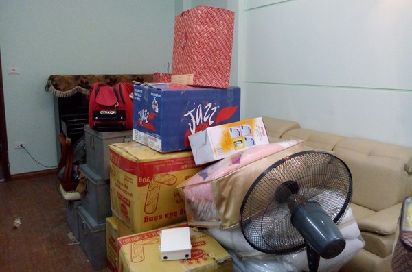 Đến cuối tháng 5/2009, cả hai dọn về phòng trọ ở đường Nguyễn Văn Tư. Thời điểm này, Nhân không còn việc làm, chị Ngân thì đi làm tiếp viên ở quán Đào Tiên. Ngày 2/6/2009, Nhân ở phòng trọ còn Ngân đi tiếp khách tại quán Đào Tiên, chiều tối về phòng ngủ. Đến đêm cùng ngày, Nhân và chị Ngân xảy ra mâu thuẫn cãi vã. Trong lúc tức giận, Nhân đập đầu chị Ngân cho đến chết. Thấy nhân tình không động đậy, Nhân nghĩ cách phi tang thi thể. (Ảnh minh họa, nguồn internet)