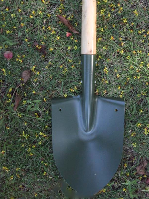 Đến chiều cùng ngày, Nhân hỏi mẹ nơi để cuốc xẻng và nói muốn đào cây cảnh về trồng. Sau đó Nhân đi đâu không rõ. Đến tối Nhân về nhưng không thấy cuốc, xẻng và cây cảnh đâu cả. Lời khai của bố Nhân phù hợp với tình tiết tối 5/6/2009, Công an kiểm tra vườn của gia đình thì phát hiện một hố đất mới đào có kích thước vừa bằng huyệt chôn người. Cách đó không xa, Công an tìm thấy cuốc, xẻng mà bố mẹ Nhân thừa nhận con đã mang đi từ chiều 2 hôm trước. Cũng theo bố Nhân, đến khuya ngày 3 rạng sáng 4/6. Nhân đánh thức bố dậy và nói: "Con có chuyện cần tâm sự với bố". Lúc này, ông Hoàng (bố Nhân) linh cảm có điều chẳng lành. (Ảnh minh họa, nguồn internet) 