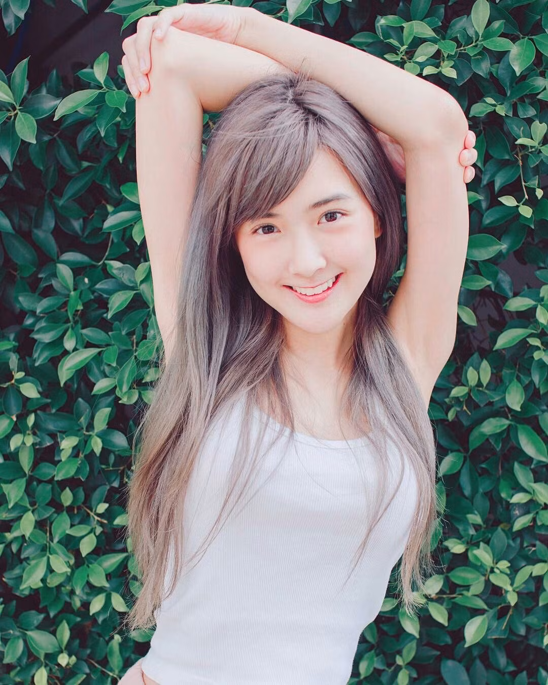 Bizcuitbeer trước đây từng là một nữ ca sĩ chuyên cover và sở hữu những bản hit triệu view, thế nhưng vì đam mê game nên cô chuyển sang làm luôn streamer.