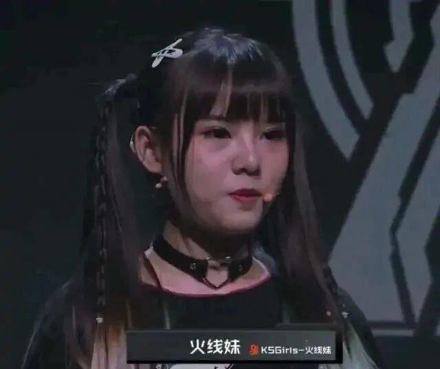 Nhiều người thậm chí không tin rằng đây chính là hai phiên bản của một người. Tuy nhiên, cũng có bình luận cho rằng, dù không giống như những gì mà người xem thường nhìn nhưng nhan sắc của Hỏa Tuyến Muội vẫn xinh xắn và đáng yêu.