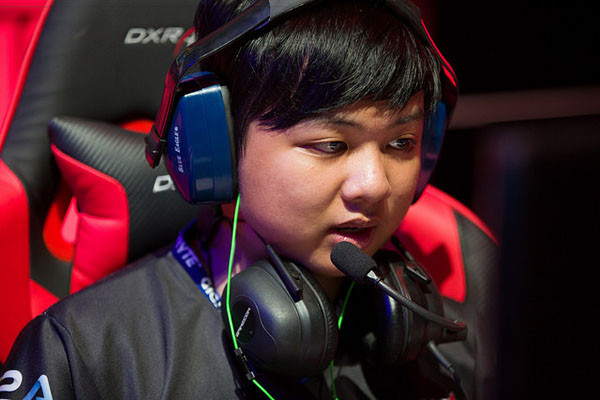 Game thủ trẻ tuổi sinh năm 1998 với tài năng đỉnh cao luôn đứng top 1 tại bảng xếp hạng server Việt. Sofm thậm chí còn đạt được thứ hạng Thách đấu tại cả 2 máy chủ Đài Loan và Hàn Quốc.