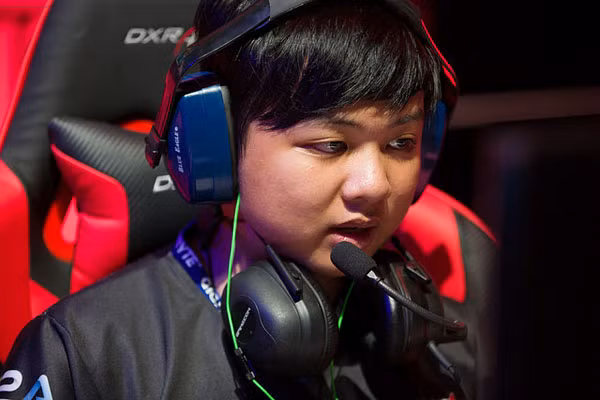 Game thủ trẻ tuổi sinh năm 1998 với tài năng đỉnh cao luôn đứng top 1 tại bảng xếp hạng server Việt. Sofm thậm chí còn đạt được thứ hạng Thách đấu tại cả 2 máy chủ Đài Loan và Hàn Quốc.