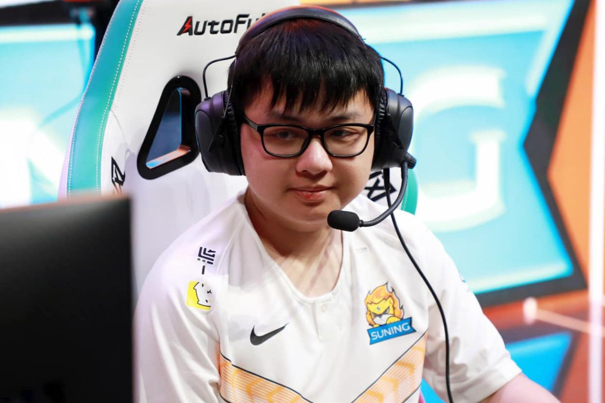 Mùa hè 2016, SofM đã tung cánh ra biển lớn tại đấu trường LPL. Rào cản ngôn ngữ, đồ ăn thức uống, cơ hội thi đấu… hàng loạt những vấn đề nan giải được đặt ra khi SofM “chân ướt chân ráo” sang Trung Quốc thi đấu.