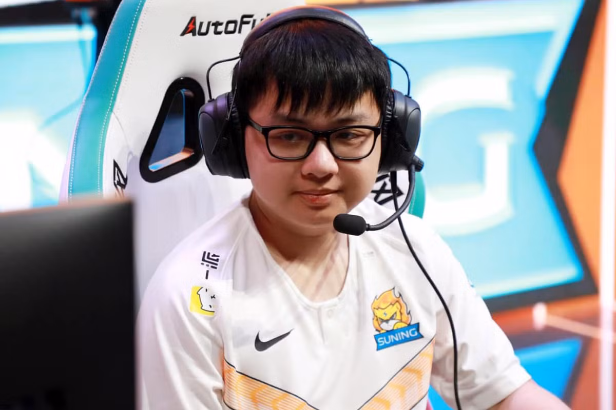 Mùa hè 2016, SofM đã tung cánh ra biển lớn tại đấu trường LPL. Rào cản ngôn ngữ, đồ ăn thức uống, cơ hội thi đấu… hàng loạt những vấn đề nan giải được đặt ra khi SofM “chân ướt chân ráo” sang Trung Quốc thi đấu.