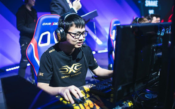 Trước khi đạt được thành công như ngày hôm nay, con đường sự nghiệp sau khi thi đấu trong nước của SofM lại chẳng phải là một con đường trải dài đầy rẫy những hoa hồng.