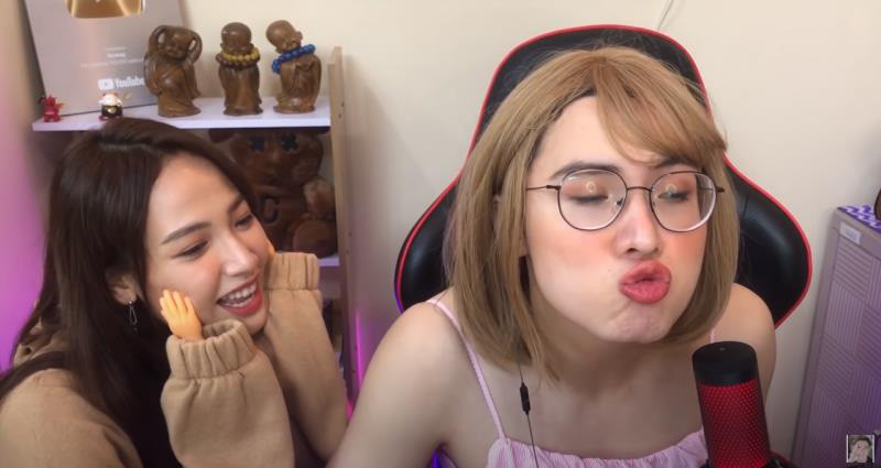 Thậm chí anh chàng còn làm những biểu cảm và hành động đáng yêu cực lầy lội khiến fan được phen vỡ bụng.