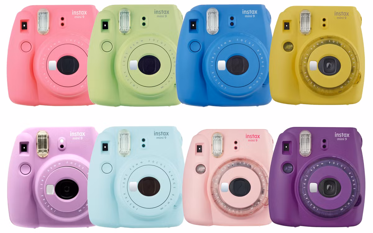 Bên cạnh đó, máy còn được trang bị bộ macro clip-on gắn trực tiếp lên ống kính giúp chụp cận cảnh, xóa phông để có được bức ảnh đẹp nhất. Chiếc máy này sở hữu đầy đủ các tính năng cơ bản phục vụ cho việc chụp ảnh nhưng giá thành khá cạnh tranh. Như vậy, bất kỳ ai cũng có thể sở hữu được.